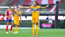 Nancy Antonio en acción con Tigres