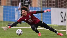Memo Ochoa en partido