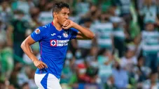 Luis Romo festeja su gol contra Santos