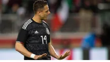 Chicharito en un partido con Selección