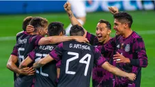 Jugadores de la Selección Mexicana celebran un gol