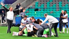 Jugadores y cuerpo técnico de Alemania, en festejo de gol