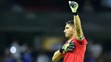 Jesús Corona en un partido con el Cruz Azul