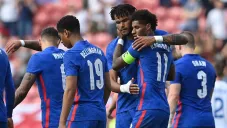 Jugadores de Inglaterra celebrando un gol