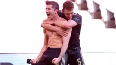 Robert Lewandowski tras anotar su gol 41 de la temporada