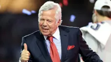 Robert Kraft recibió un Bentley convertible como regalo por su cumpleaños 80