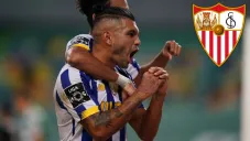 Tecatito en festejo de gol con Porto