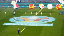 Bocelli interpreta melodía en ceremonia inaugural