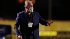 Tite dirigiendo un partido de la Selección Brasileña