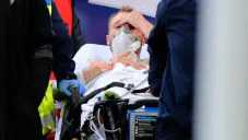 Christian Eriksen, atendido tras sufrir desvanecimiento