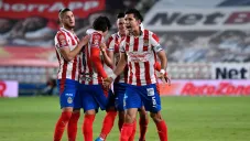 Jesús Molina celebrando un gol con Chivas