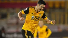 Raúl Jiménez en partido con los Wolves