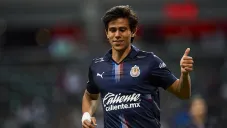 JJ Macías en un partido con Chivas