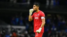 Jesús Corona renovó hasta 2023 con Cruz Azul