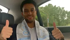 Felipe Anderson posa con una bufanda de la Lazio