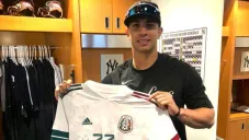 Luis Cessa con playera de Chucky