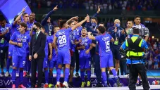 Jugadores de Cruz Azul festejan el título de liga