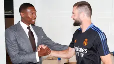 Jugadores del Real Madrid le dan la bienvenida a David Alaba