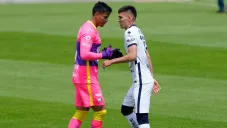 Alfredo Talavera y Johan Vásquez en un duelo de Pumas