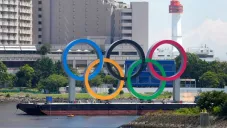 El comité organizador despidió al director de ceremonia