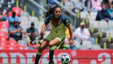 Montserrat Hernández durante un partido con América