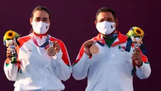 Alejandra Valencia y Luis Álvarez presumen sus medallas