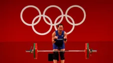 Hidilyn Diaz en festejo en Tokio 2020