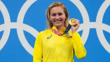 Ariarne Titmus con la medalla de oro