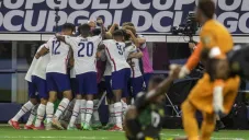 Jugadores de EEUU celebrando un gol vs Jamaica
