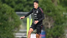 Edson Álvarez en una práctica del Tri