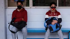 Alumnos en patio de su escuela en CDMX