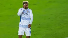 Walter Montoya durante un duelo con Cruz Azul