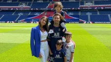 Messi y su familia en el Parque de los Príncipes