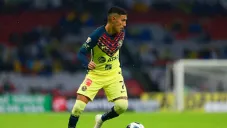 Leo Suárez durante un partido con América