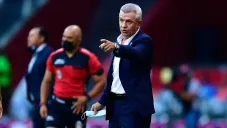 Javier Aguirre da indicaciones en el duelo ante Cruz Azul