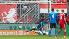 Edson Álvarez en empate vs Twente