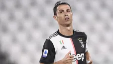 Cristiano Ronaldo en un duelo con la Juventus