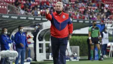 Víctor Manuel Vucetich en un partido con Chivas