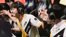 Jugadores de XTEN festejando el triunfo sobre Furious Gaming