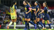 Dinora Garza en festejo en el Clásico Capitalino