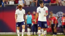 Jugadores de EU, cabizbajos tras el empate en casa