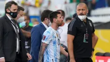 Messi se retira de la cancha