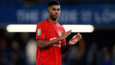 Marcus Rashford aplaude en un juego del Man Utd