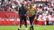 Andrés Lillini y su auxiliar en un partido de Pumas