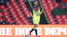 Sebastián Cáceres durante un partido con América