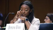 Simone Biles al testificar en el Congreso de EU