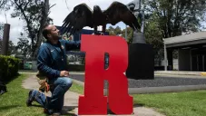 'Celeste' extiende sus alas sobre la 'R' de RÉCORD