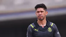 Oribe Peralta en un partido con Chivas