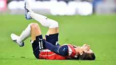 Isaac Brizuela se lamenta en el Clásico Nacional