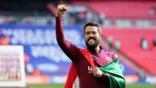 Bernardo Cueva tras ascender con el Brentford